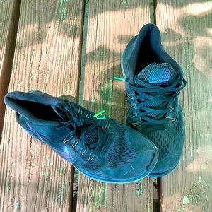 Nike Shoes size 9 chrome features